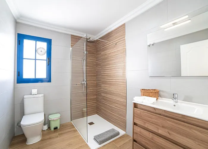 Beautiful Detached Lanzarote 3 Bedrooms Stacruz Bay Stunning Views & Close To Amenities *