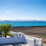 Beautiful Detached Lanzarote 3 Bedrooms Stacruz Bay Stunning Views&close To Amenities Villa Playa Blanca (Lanzarote)