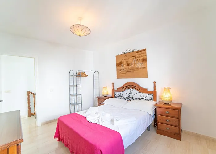 Galway Bay: Detached Lanzarote With Stunning Views *